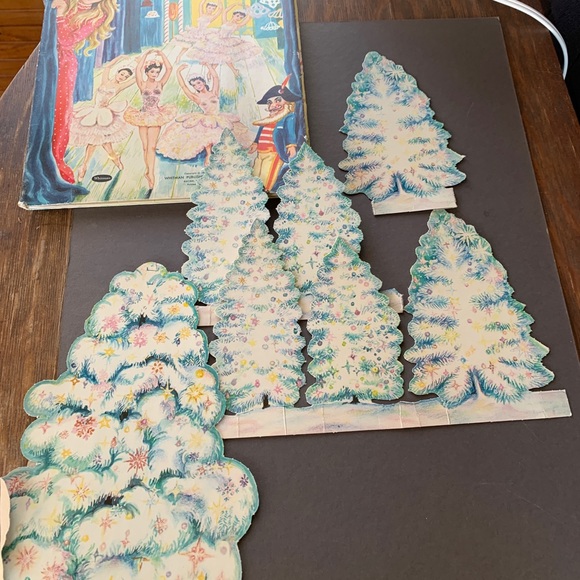 Vintage | Whitman Publishing Nutcracker Dolls - Picture 7 of 15